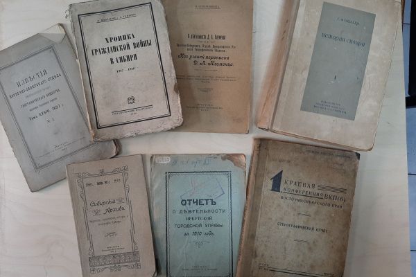 Подарок семьи историков Дуловых кафедре истории и методики Педагогического института