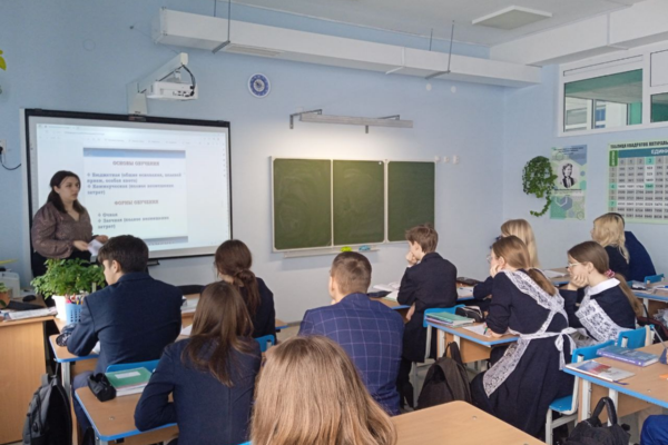 Встречи со школьниками в рамках профориентационной работы