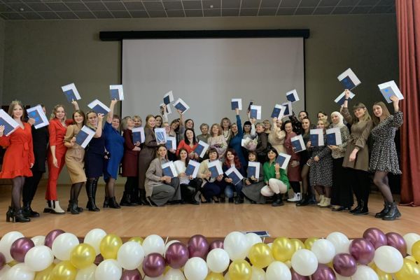 Вручение дипломов выпускникам